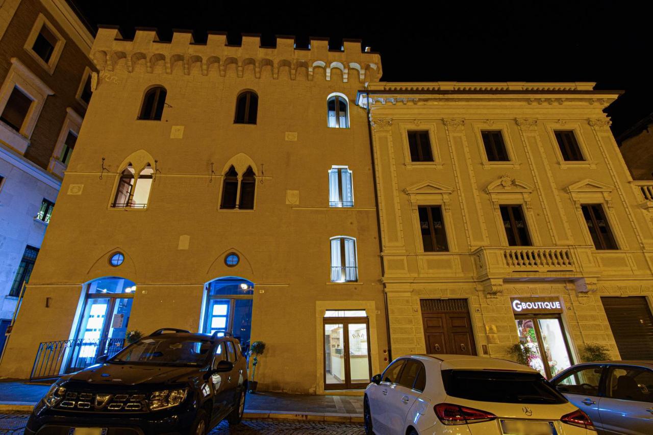 Piazza Del Mercato LʼAquila Extérieur photo