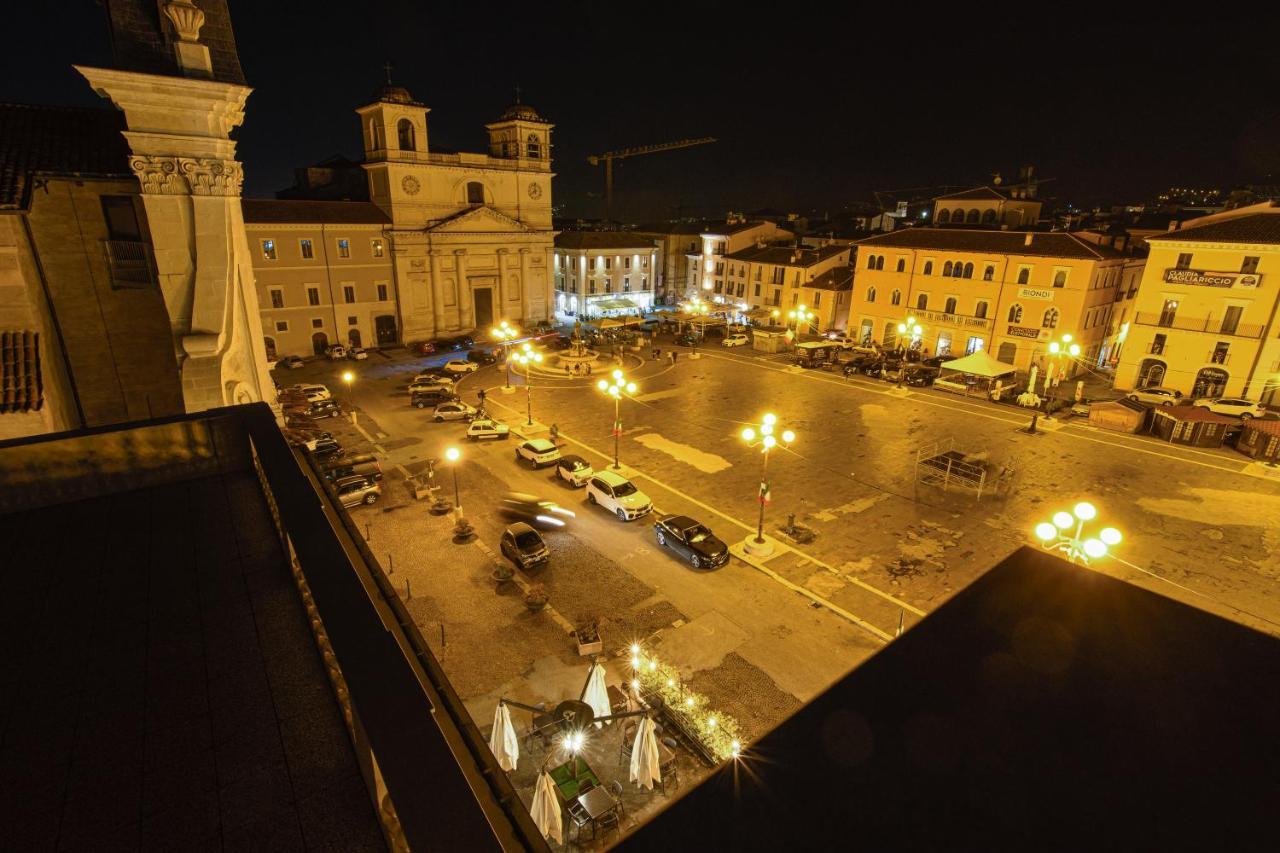 Piazza Del Mercato LʼAquila Extérieur photo