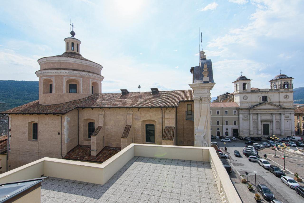 Piazza Del Mercato LʼAquila Extérieur photo