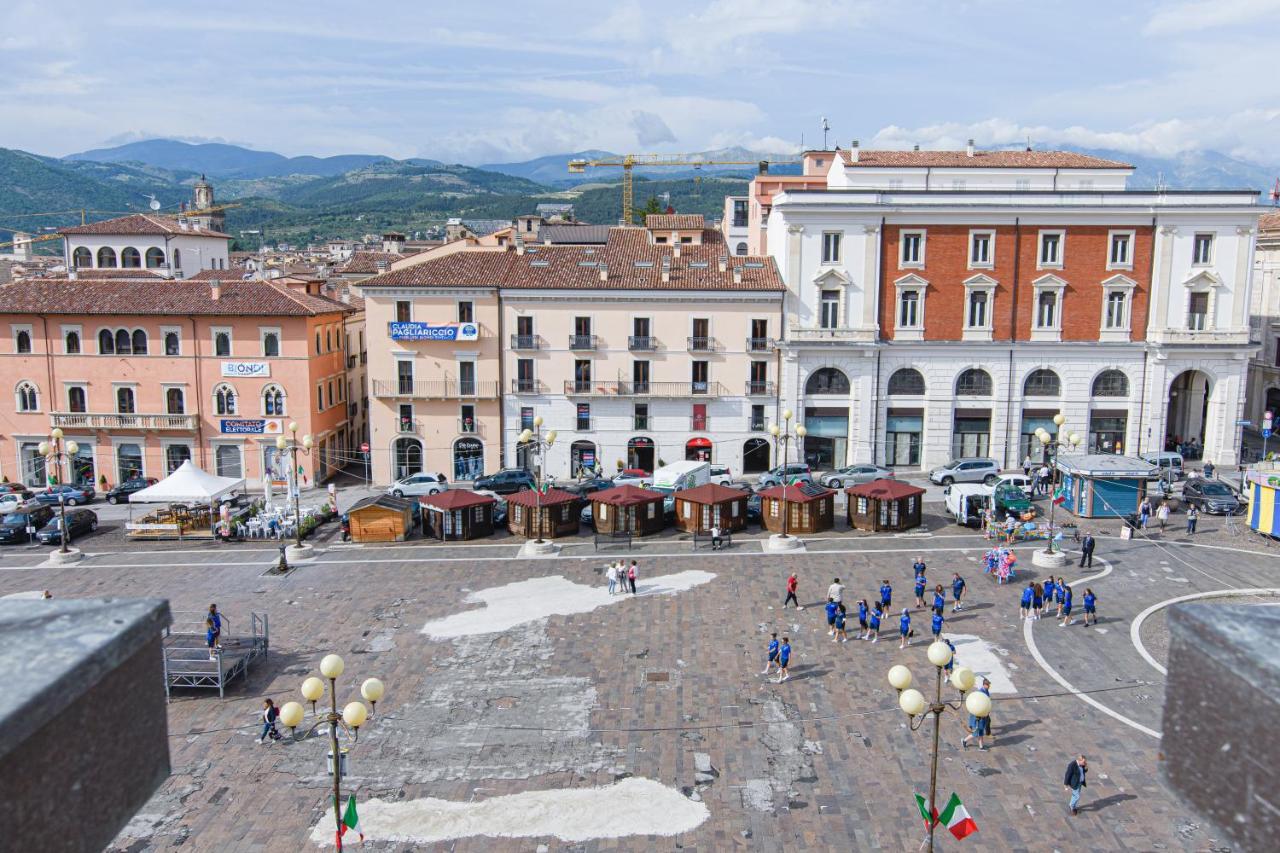 Piazza Del Mercato LʼAquila Extérieur photo